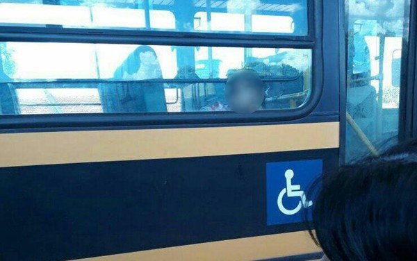 Criança de 3 anos é esquecida dentro de ônibus escolar