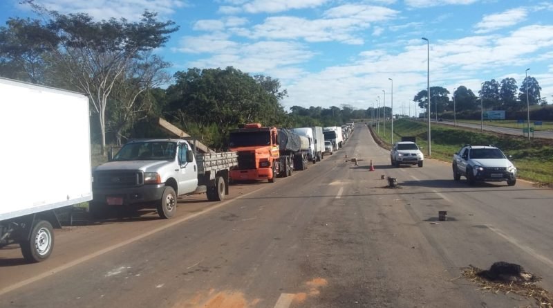 Manifestantes dizem que acordo com Abcam não procede e pedem a saída de Michel Temer