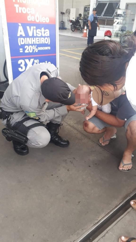 Mais um bebê é salvo pela PM esta semana, desta vez em Goiânia