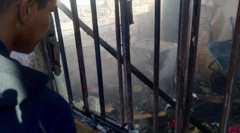 Residência pega fogo no Setor Independência Mansões e família perde roupas e móveis