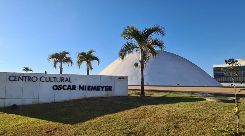 Oscar Niemeyer reabre com restrições