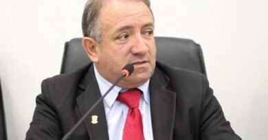 Ao presidir última sessão do ano do Legislativo aparecidense Vilmar Mariano se despede e se prepara para tomar posse como vice-prefeito