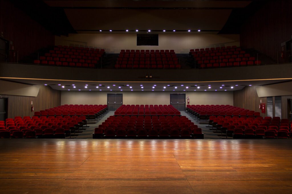 Teatro Sesi abre inscrições para artistas por meio de edital