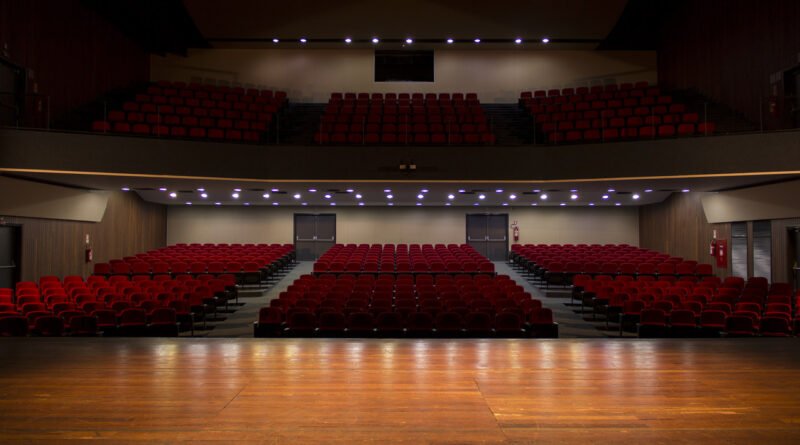 Teatro Sesi abre inscrições para artistas por meio de edital