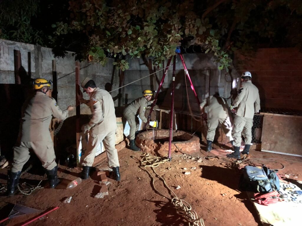 Mulher morre ao cair de cisterna de 15m em Trindade