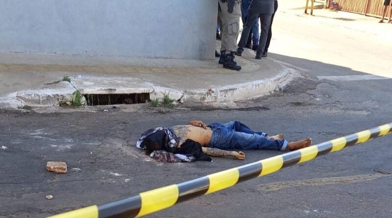 Uma pessoa morre e outra ferida é levada ao hospital em crime na Vila Finsocial