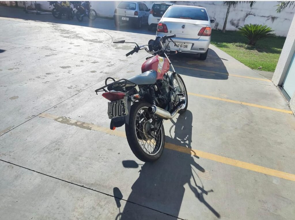 Motocicleta com 360 multas e quase 90 mil reais em débitos é apreendida pela SMM