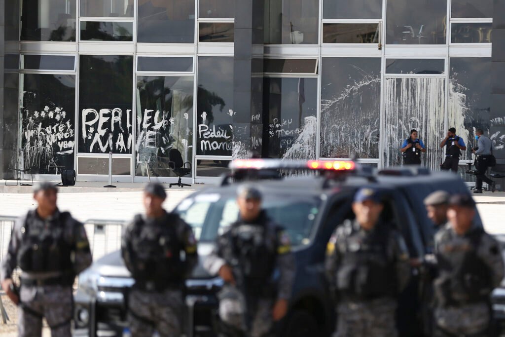 Justiça mantém prisão de 942 investigados por atos golpistas