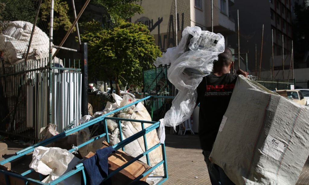 Governo edita medidas para dar protagonismo a catadores de recicláveis