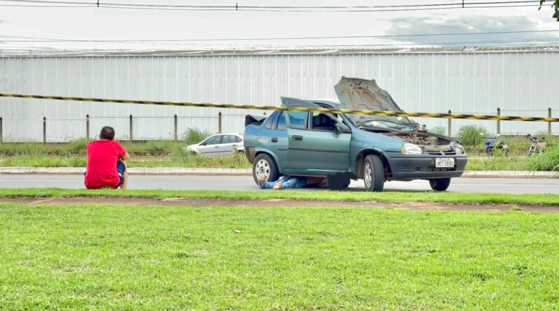 Jovem morre atropelado após parar carro e colocar água em radiador