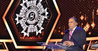 Fieg premia personalidade da indústria goiana e Mabel se torna presidente de honra e conselheiro da Fieg