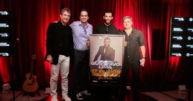 Gusttavo Lima recebe premiação global e anuncia expansão internacional