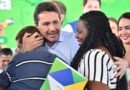 Governo de Goiás e Prefeitura de Aparecida entregam 400 cartões do Aluguel Social