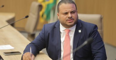 Proibição de livros com conteúdo erótico nas escolas é aprovada na Câmara de Aparecida