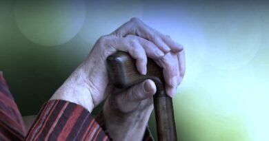 Decisão judicial determina o Município de Goiânia providencie acolhimento institucional para pessoa idosa