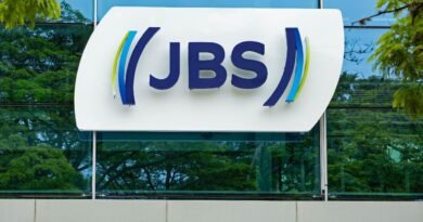 Com 7 fábricas em GO, JBS tem receita recorde em 2025