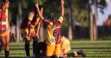 Com uma a menos e de virada Planalto vence e assume a ponta