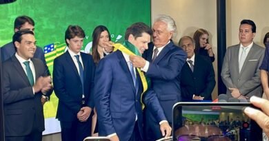 Caiado agradece o mandato e renuncia para Daniel Vilela tomar posse