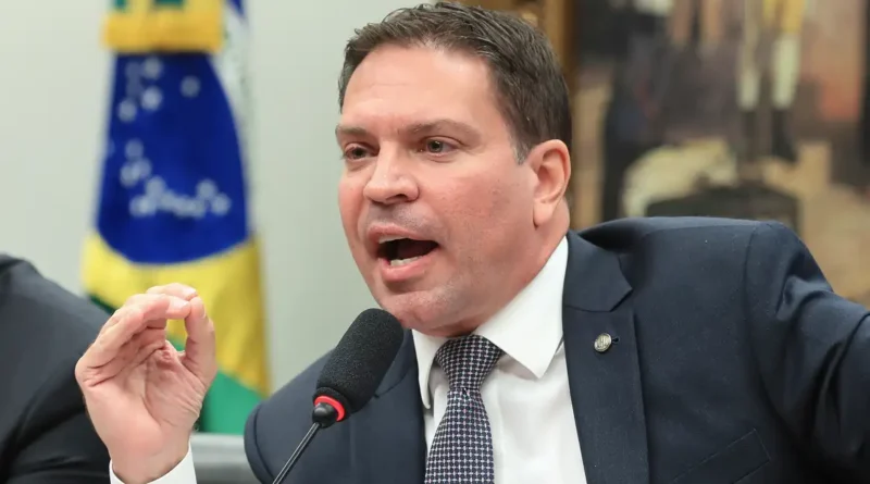 Prisão de Ramagem é fruto da cooperação entre Brasil e EUA, diz PF